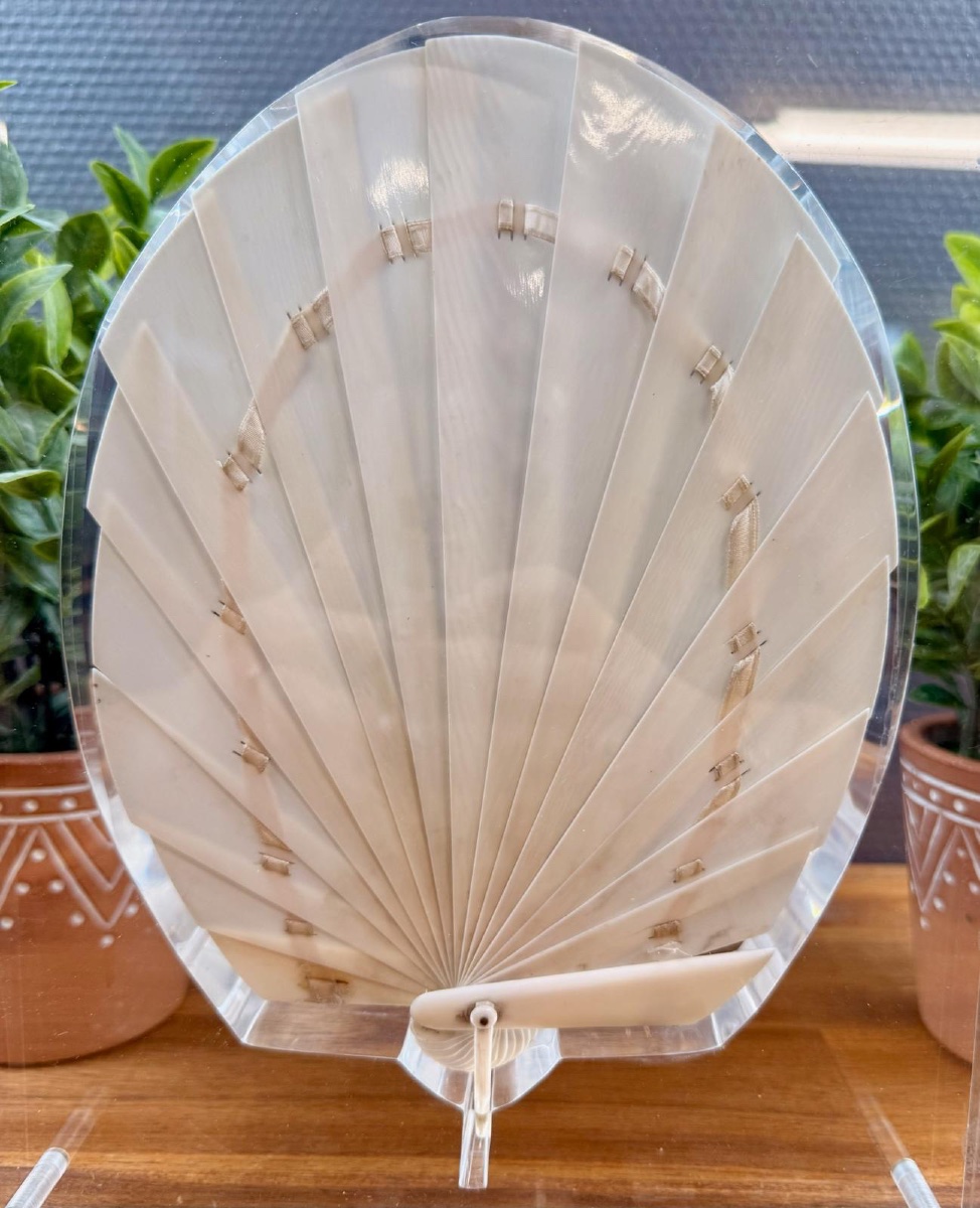 Éventail en plexiglas de Claude de Muzac-photo-3