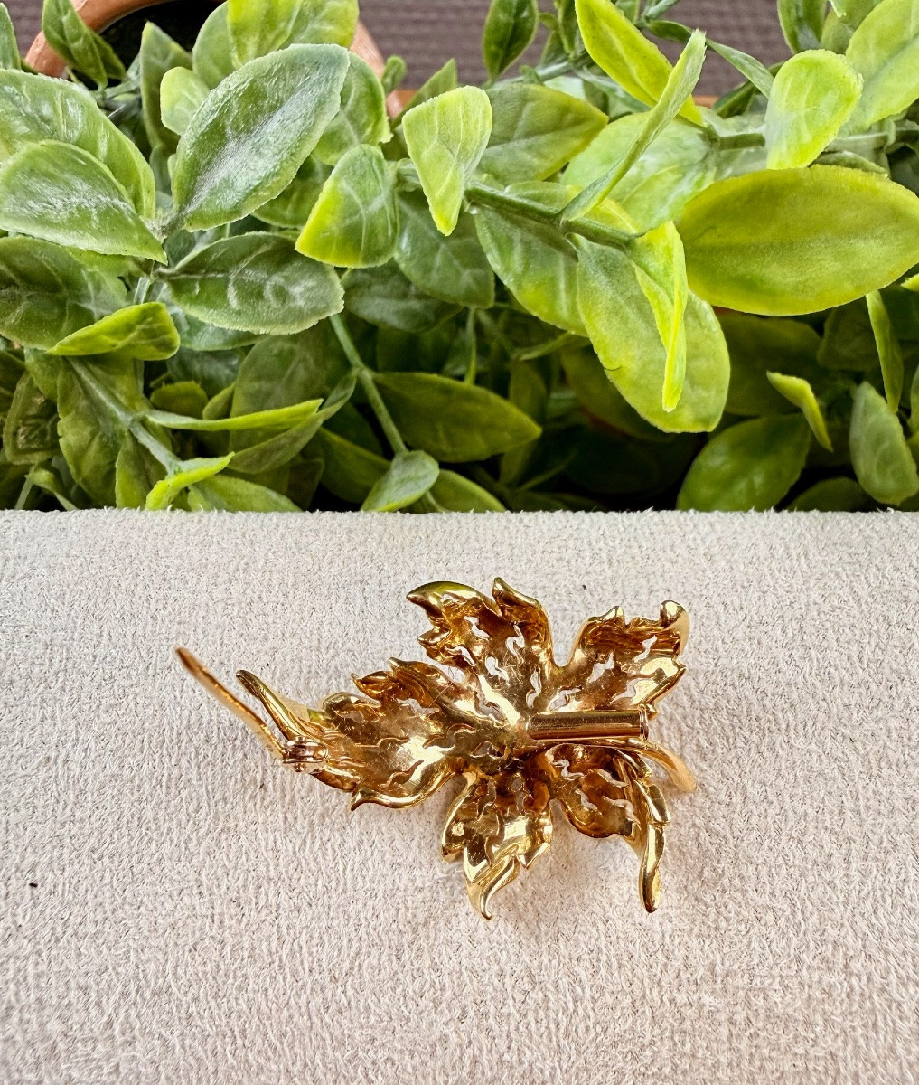 Broche en or 18K avec strass en forme de feuille-photo-3