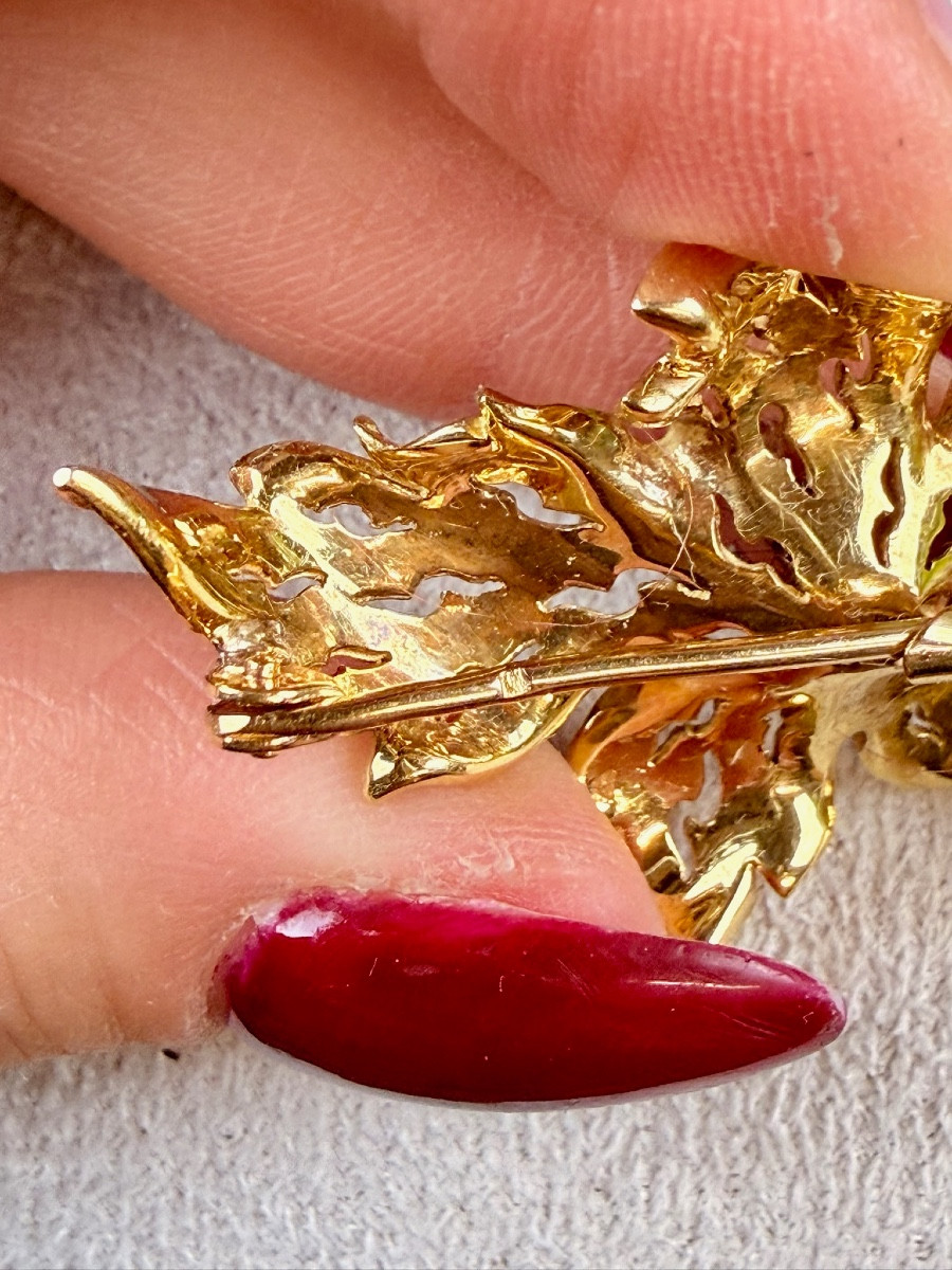 Broche en or 18K avec strass en forme de feuille-photo-1