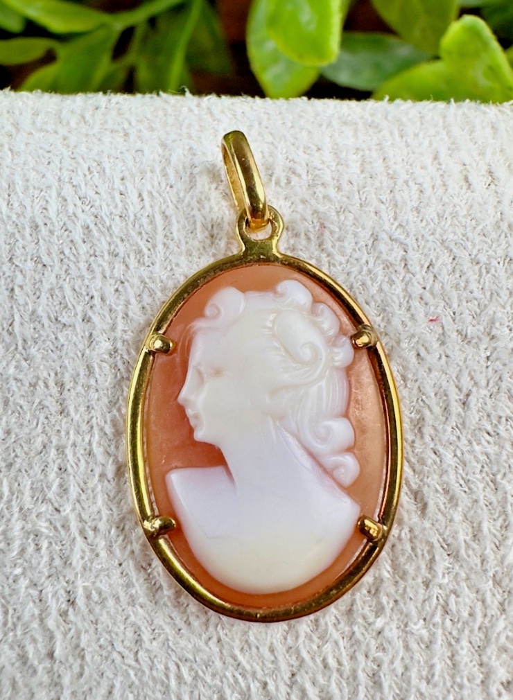 Antique Cameo Pendant – 18k Gold Setting-photo-2