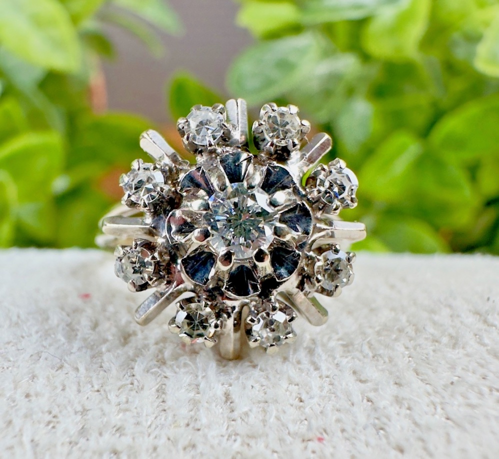 Bague marguerite ancienne en or blanc 18K et diamants -photo-2