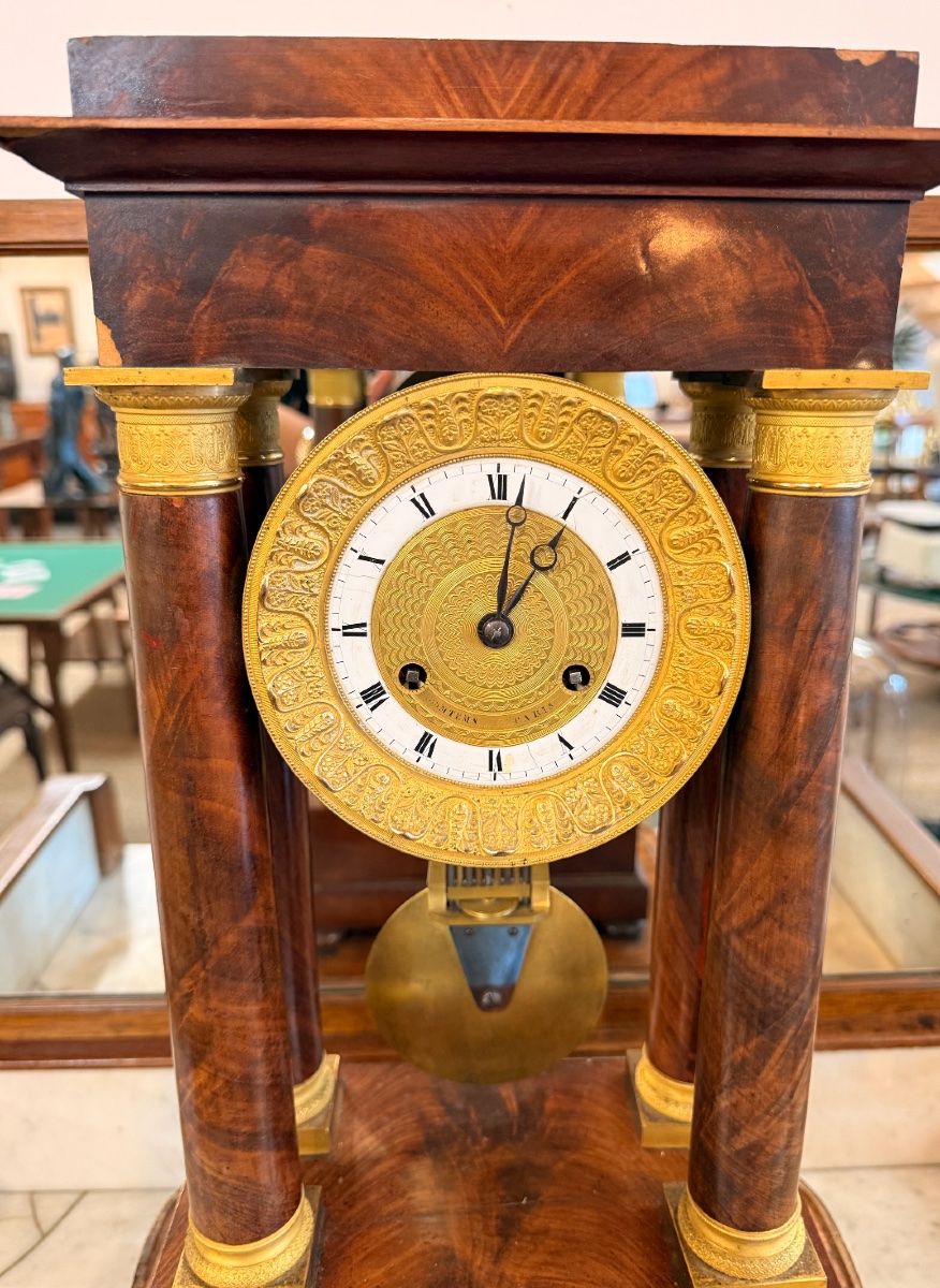 Empire Style Portico Clock In Mahogany And Gilt Bronze Under Globe-photo-3
