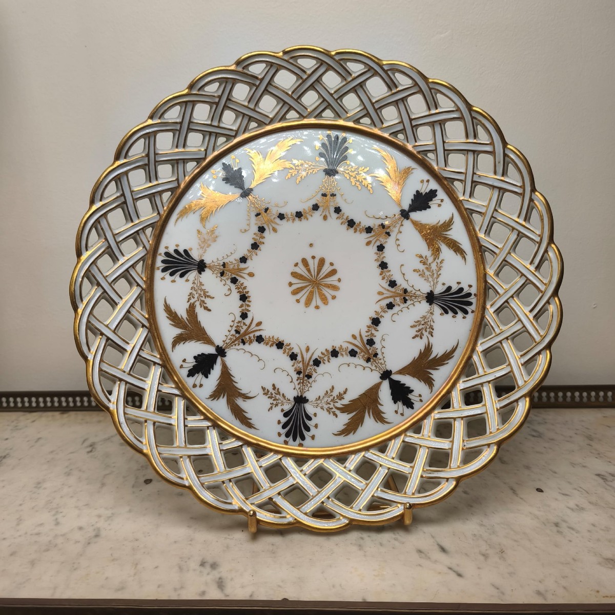 Darte Frères, rare plat ajouré en porcelaine, Consulat-Empire