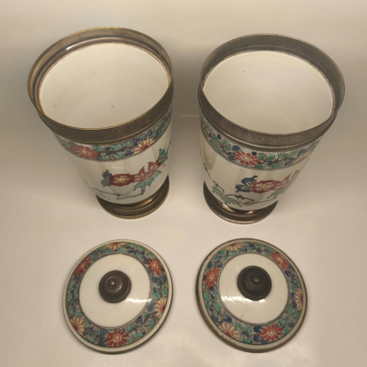 Paris, Samson, Paire de pots à tabac à décor de Kakiémon -photo-1