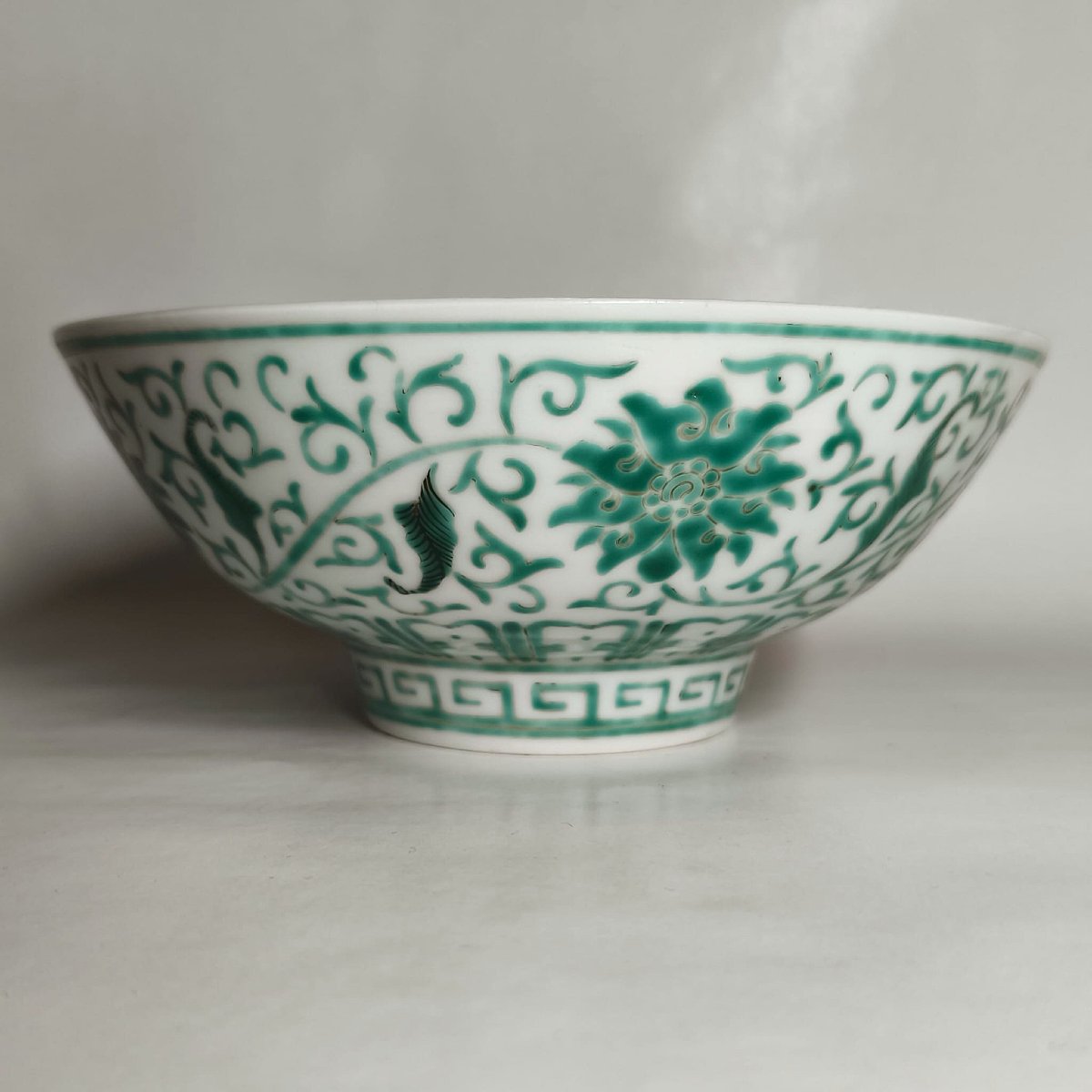 Chine, République, bol à décor de lotus-photo-3