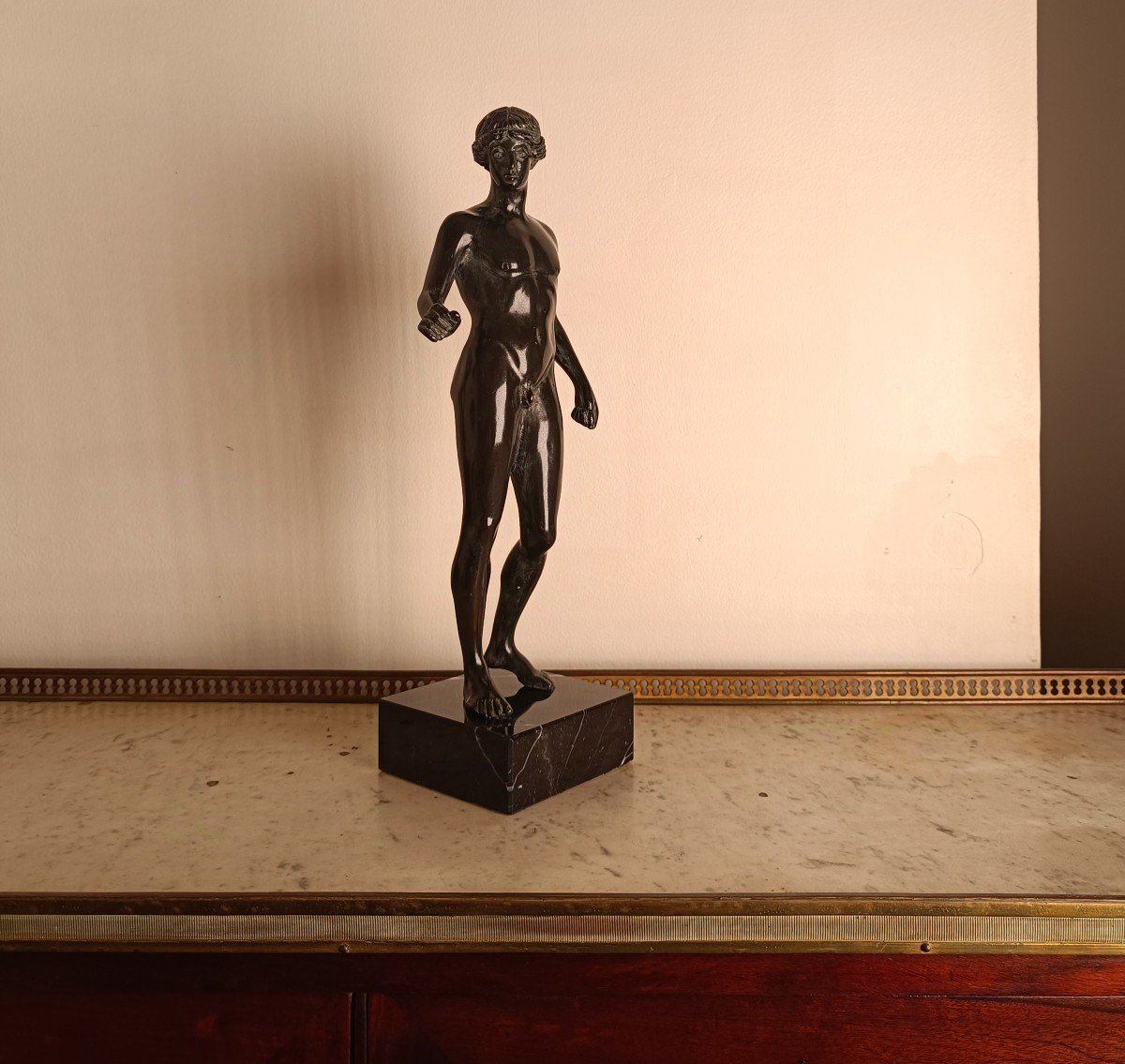 Souvenir Du Grand Tour, Ephèbe Debout en Déhanché, d'Après l'Antique, Bronze Patiné -photo-1