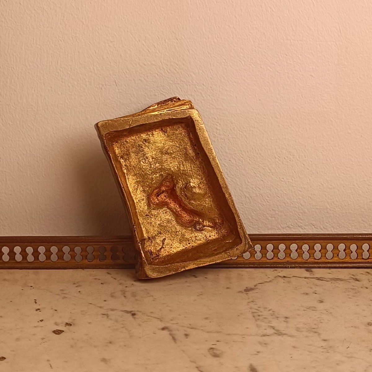 Petit sujet en bronze, souris grignotant un livre -photo-4