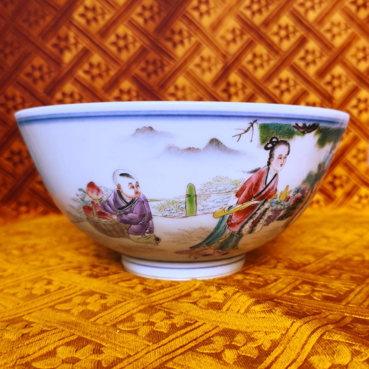 China, Republic, "famille Rose" Bowl-photo-3