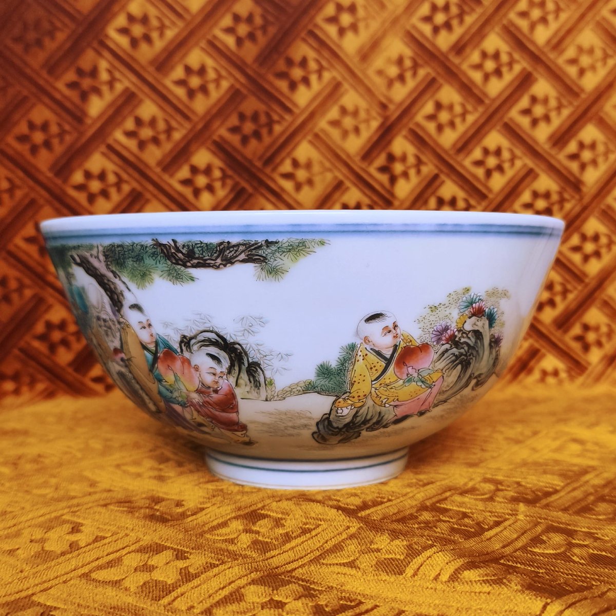 China, Republic, "famille Rose" Bowl-photo-2