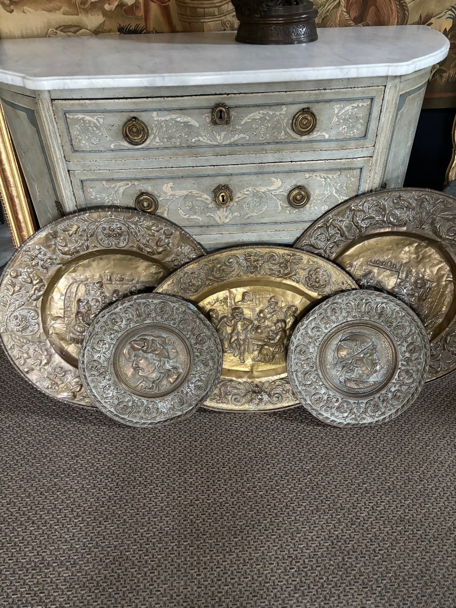 Lot Of 5 Repoussé Copper Dishes From The 19th Century 