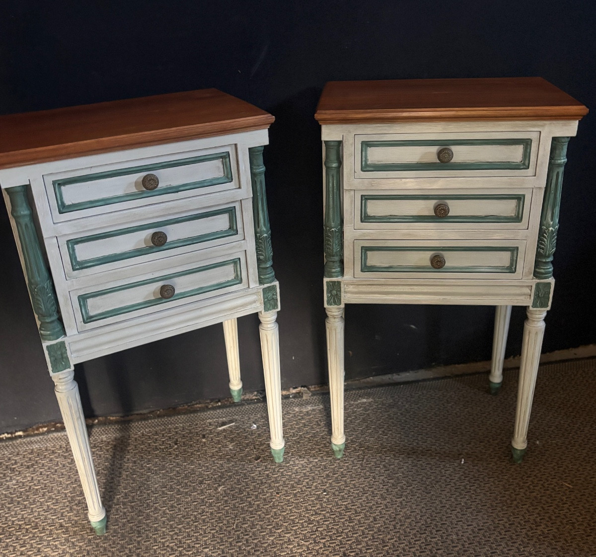 Paire de chevets de style Louis XVI 