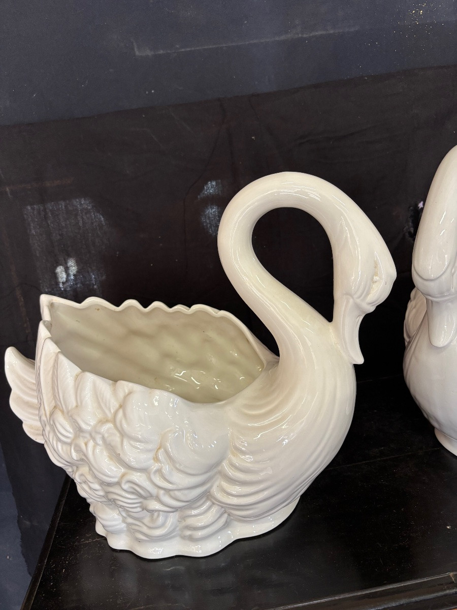 Importante Paire de cygne en faïence jardinière cache pots-photo-2