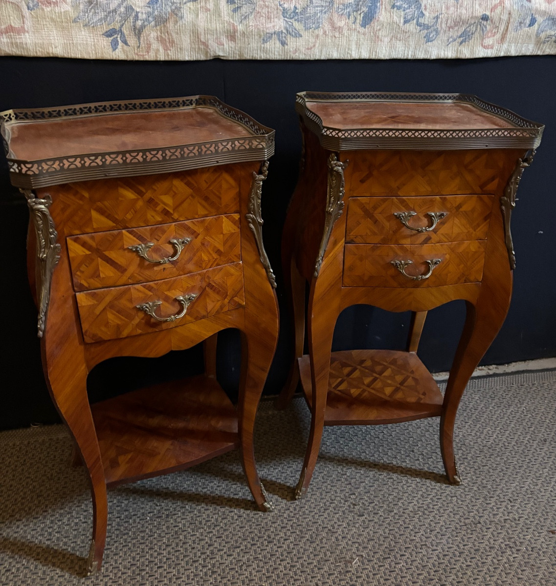 Paire de chevets style Louis XV marqueterie 