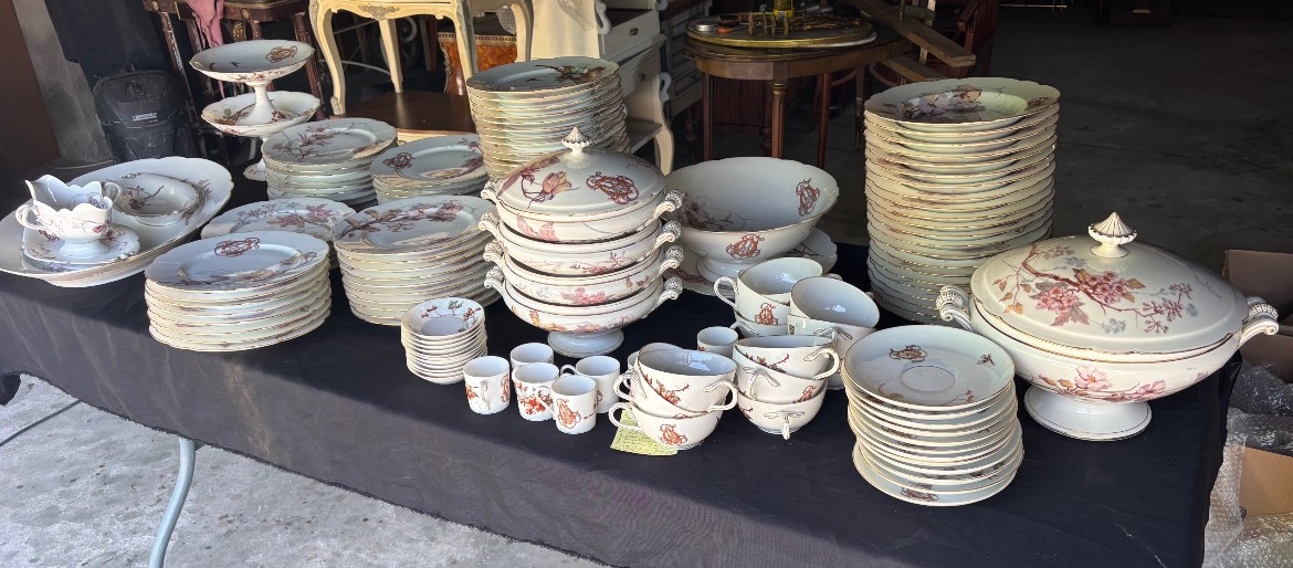 Important service de table porcelaine 