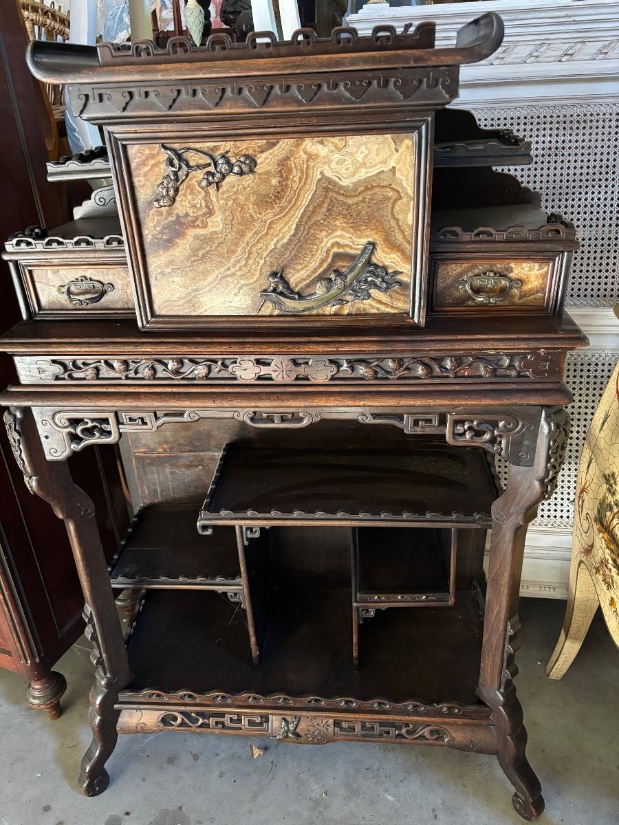 Meuble indochinois avec plaque onyx 