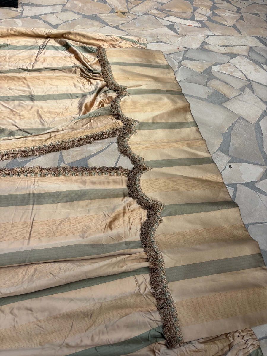 4 Pairs Of Satin Curtains 