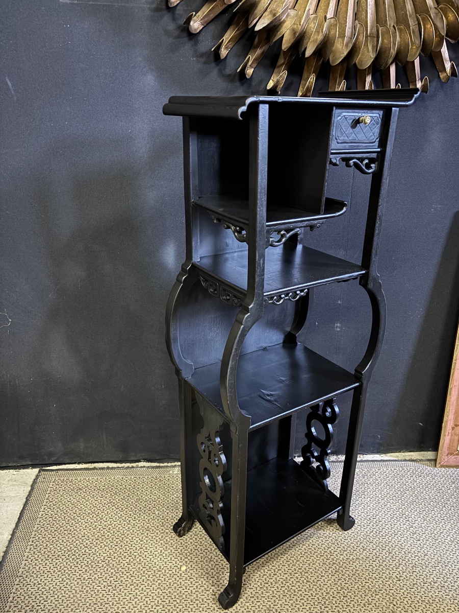 Étagère noir asiatique 
