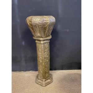 Importante Colonne Et Son Cache Pot Cuivre Repoussé Art Nouveau 