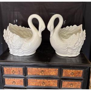 Importante Paire de cygne en faïence jardinière cache pots