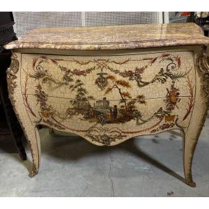 Commode style Louis XV