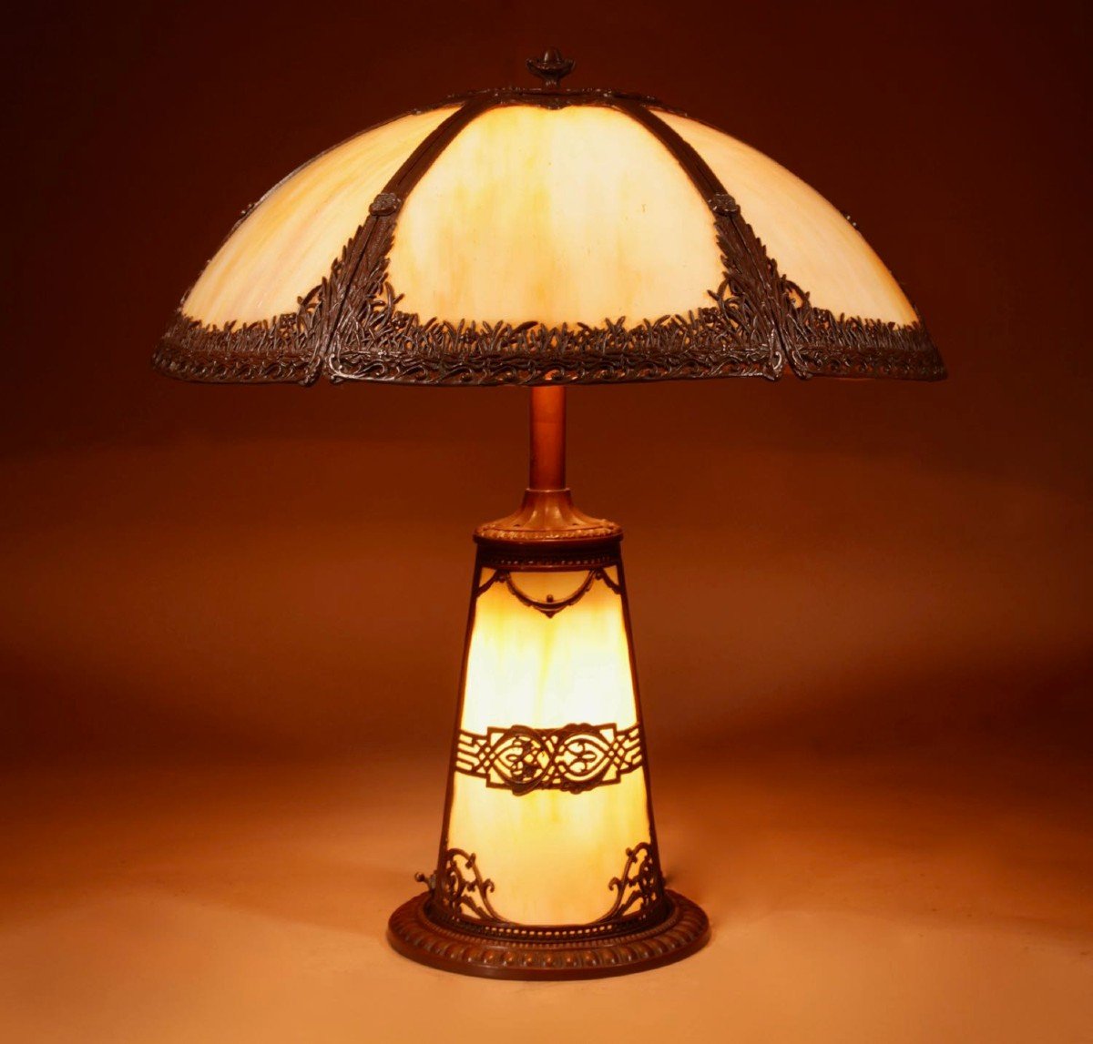 Art Deco Lampe De Table En Verre Américaine Dans Le Style De Bradley & Hubbard Vers 1920.-photo-2