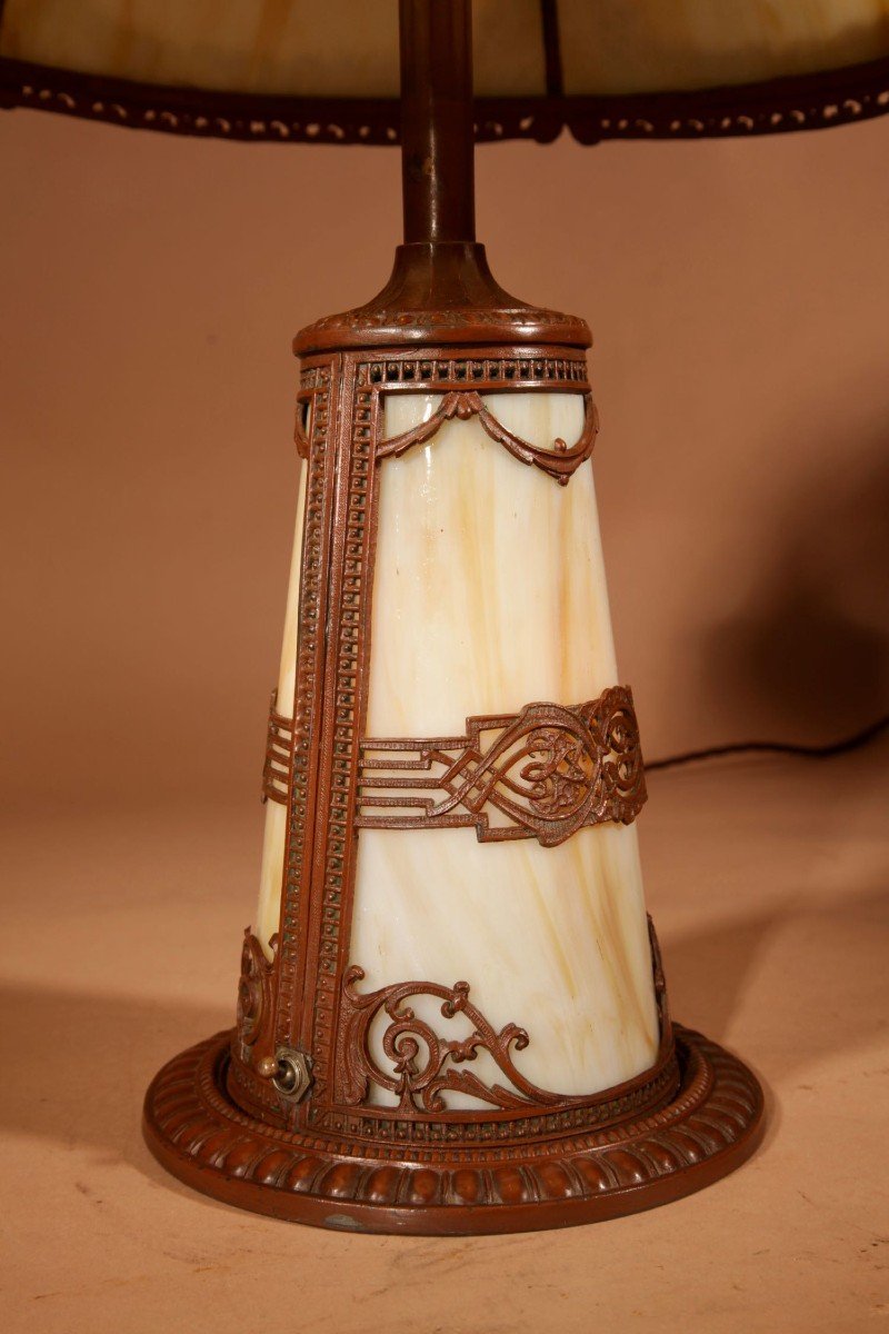 Art Deco Lampe De Table En Verre Américaine Dans Le Style De Bradley & Hubbard Vers 1920.-photo-2