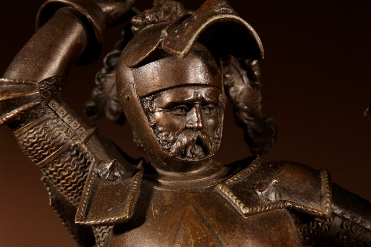 Une Grande Paire De Sculptures De Chevaliers En Armure Complète Toujours Avec Les Socles d'Orig-photo-3