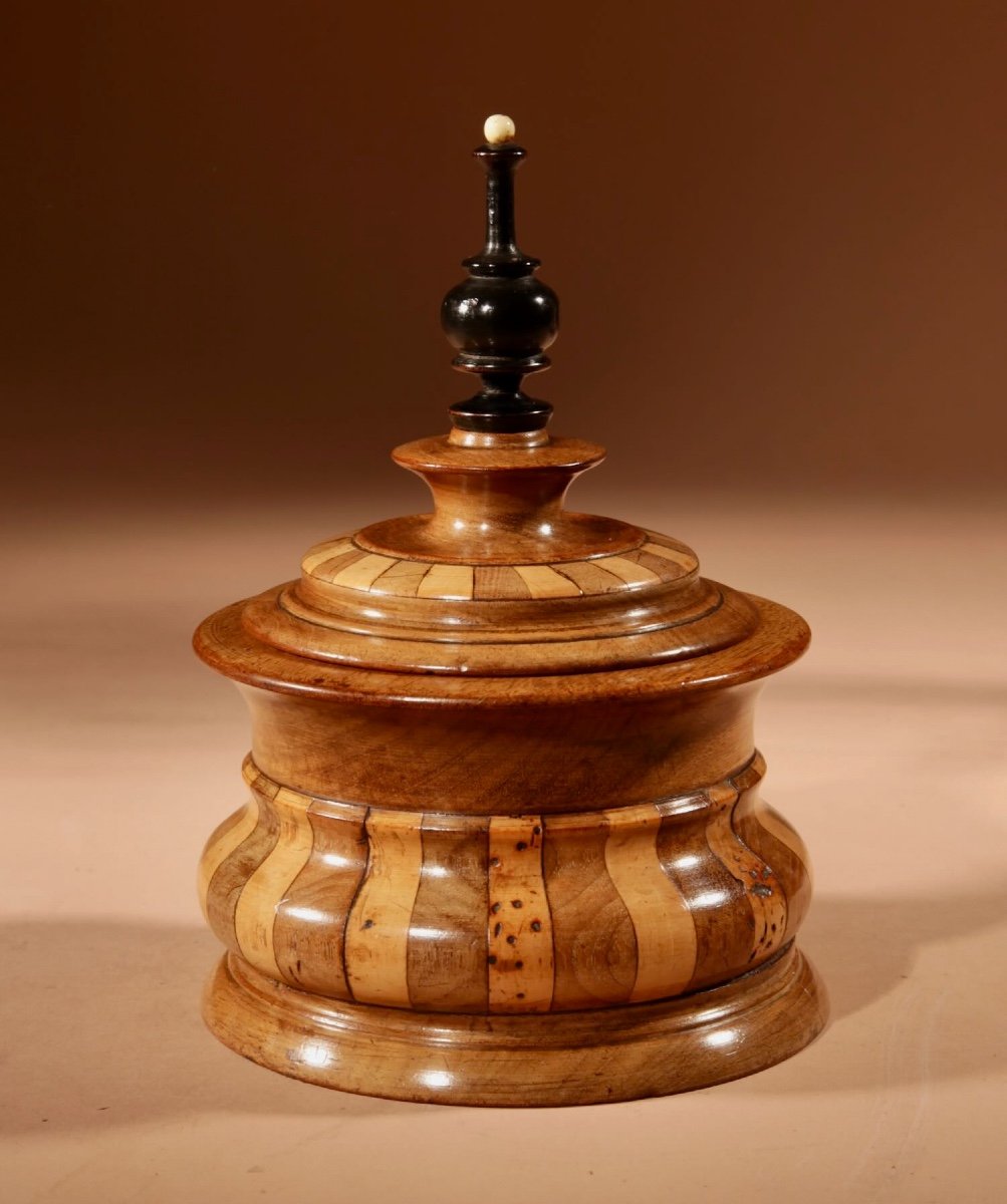 Treen, Tobacco Interest, A Set Of A Mahogany Coopered Pipe Stand And Its Coopered Mahogany Toba-photo-1