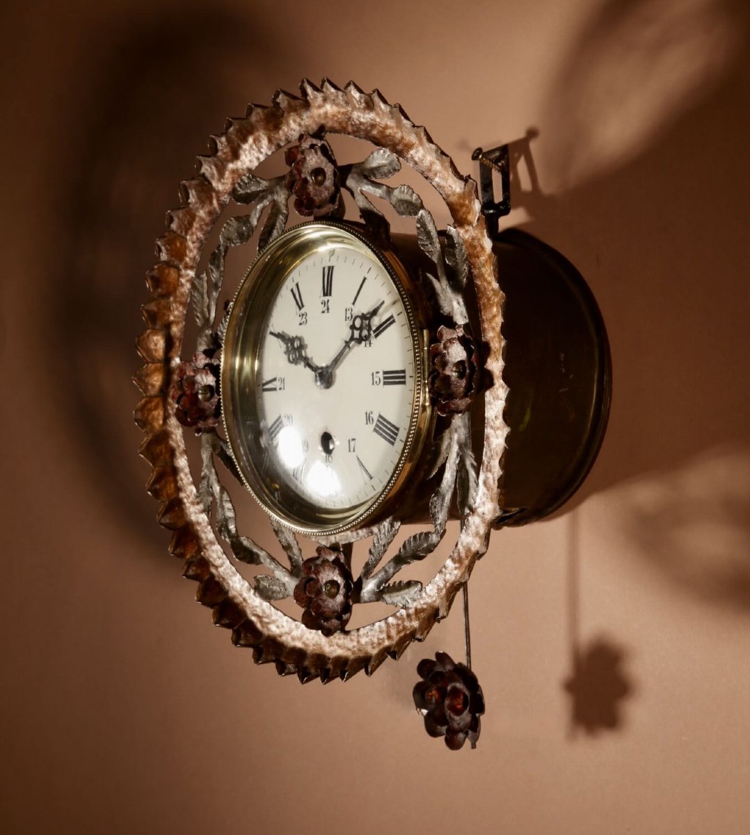 Horloge Murale Amusante En Fer Forgé Polychrome Et Laiton-photo-3