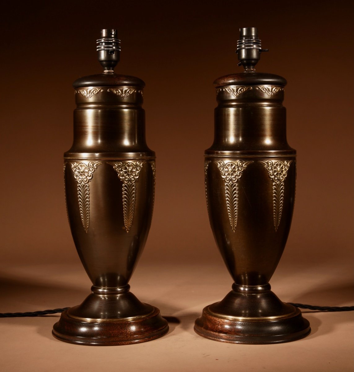  Dutch Art Nouveau / Art Deco Very Stylish Original Patinated And Polished Brass Table Lamps-photo-3