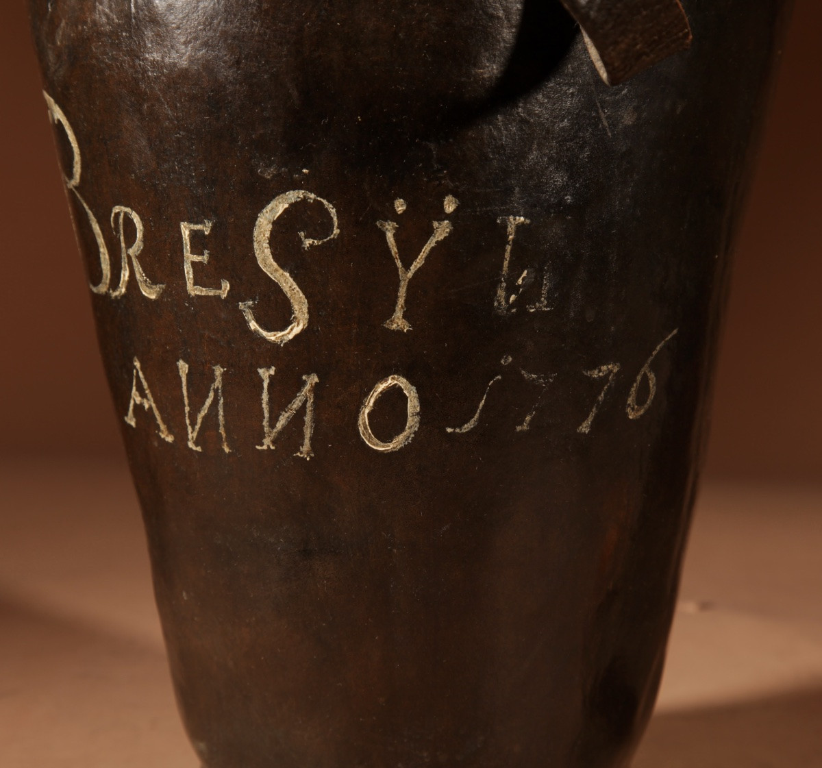  Dated 1776 high Quality Leather dutch Fire Bucket.-photo-1