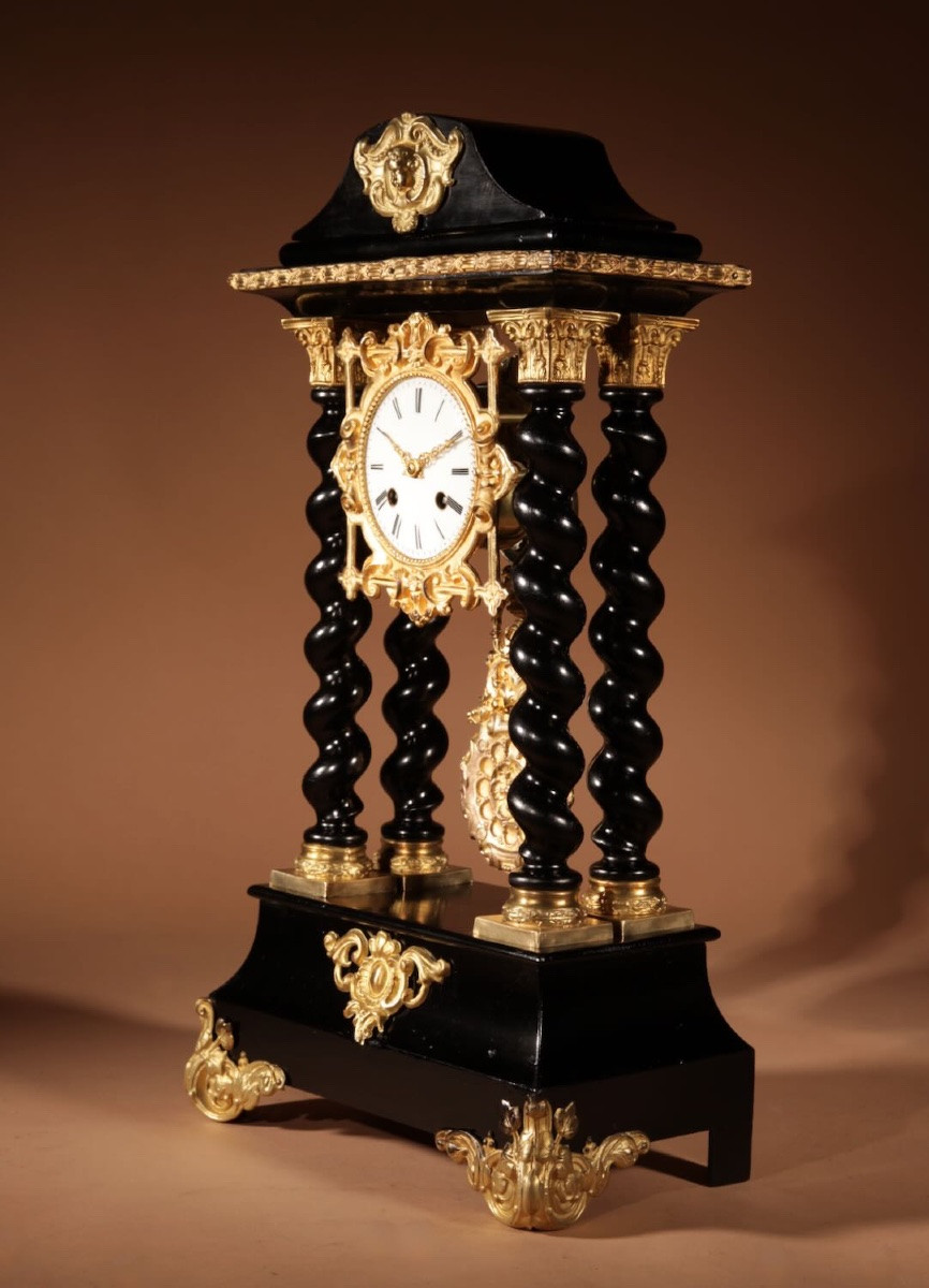 Pendule portique française inhabituelle, en bois noirci et doré, vers 1870-photo-2