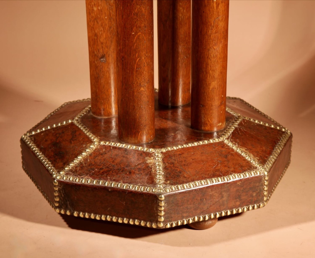 Table d'appoint Art Déco recouverte de cuir clouté, France, 1920-1930-photo-1