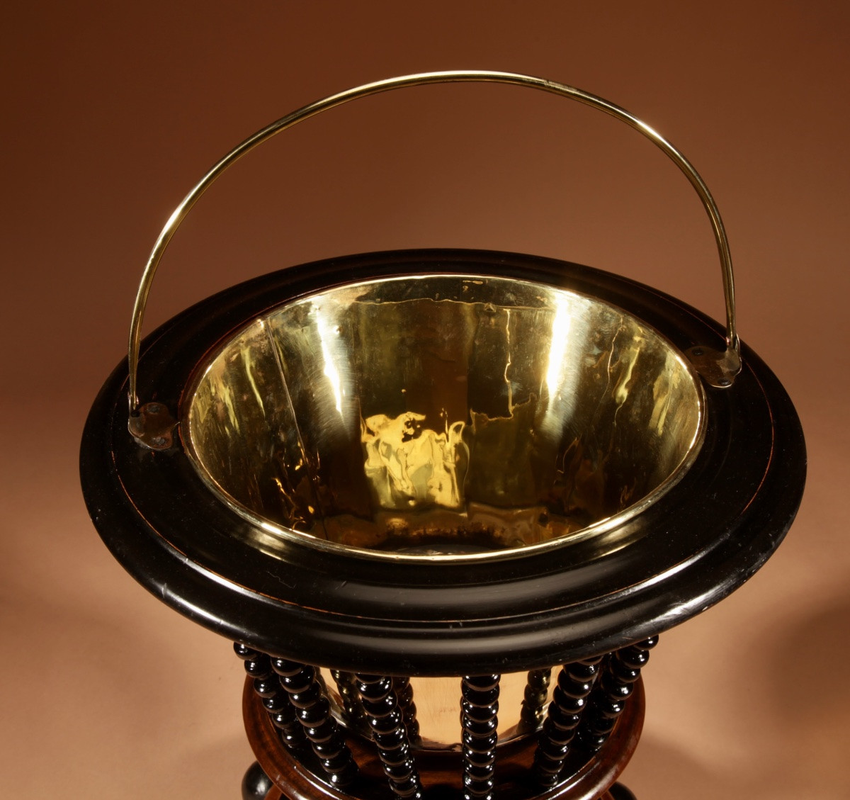 A Beautiful Walnut And Ebonised Tea Stove Bucket/peat Bucket Jardinière.-photo-4