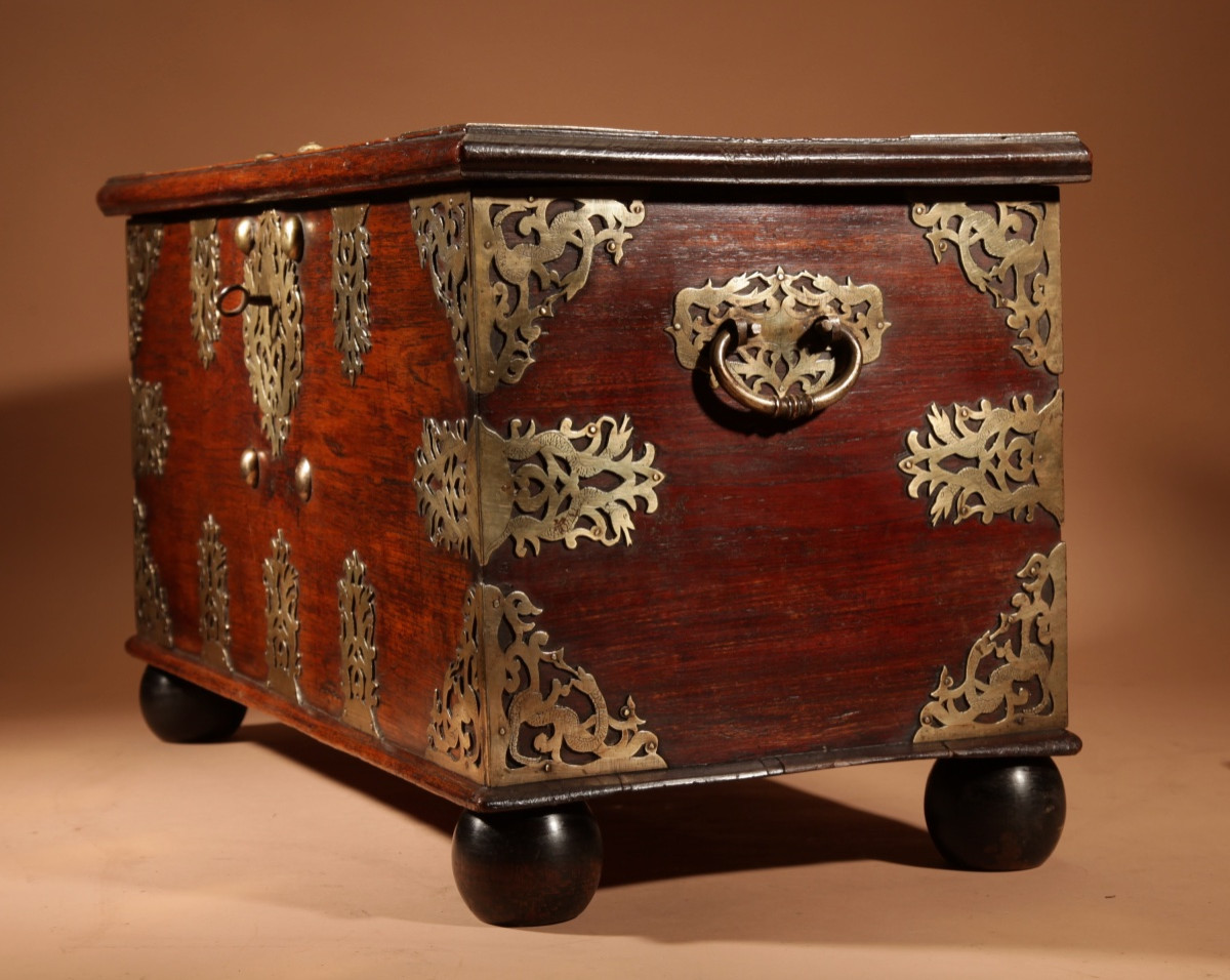 Dutch Colonial Chest In Hardwood And Engraved Brass, 18th Century.-photo-3