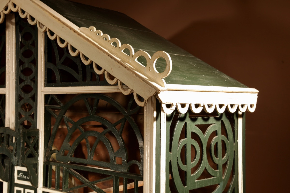 Cage à oiseaux décorative en bois ajouré, datant de 1914. -photo-2