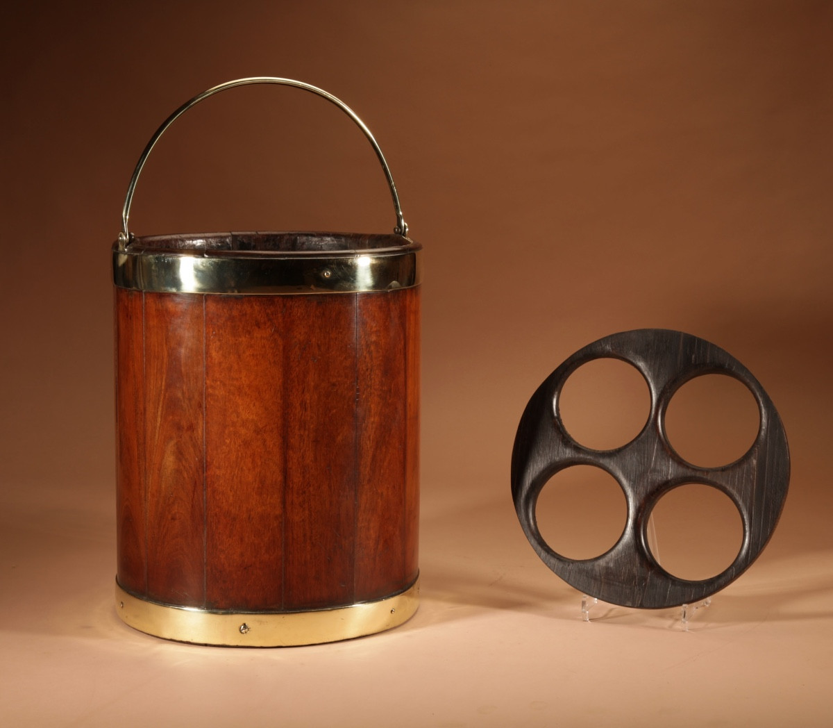 seau à tourbe/porte-bouteille géorgien en acajou et laiton, vers 1780-1800