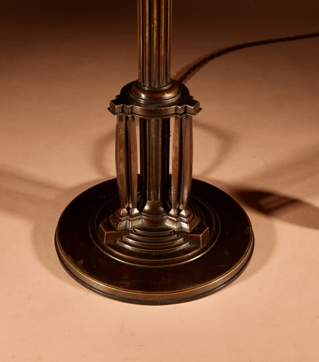  Lampe de table Art déco en bronze patiné, très élégante. -photo-3