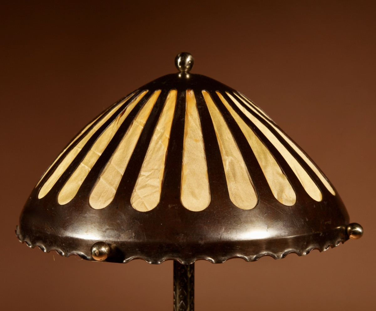  Lampe de table élégante en cuivre et laiton patinés, style École d'Amsterdam, vers 1900-1920-photo-2