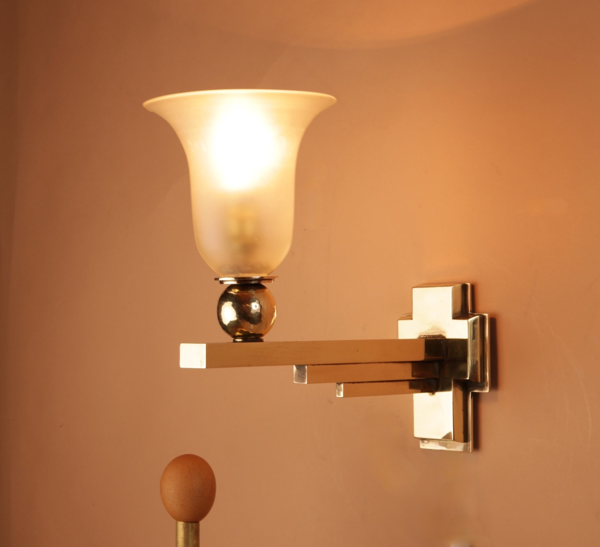 Very Elegant Art Deco Brass Wall Light.-photo-2