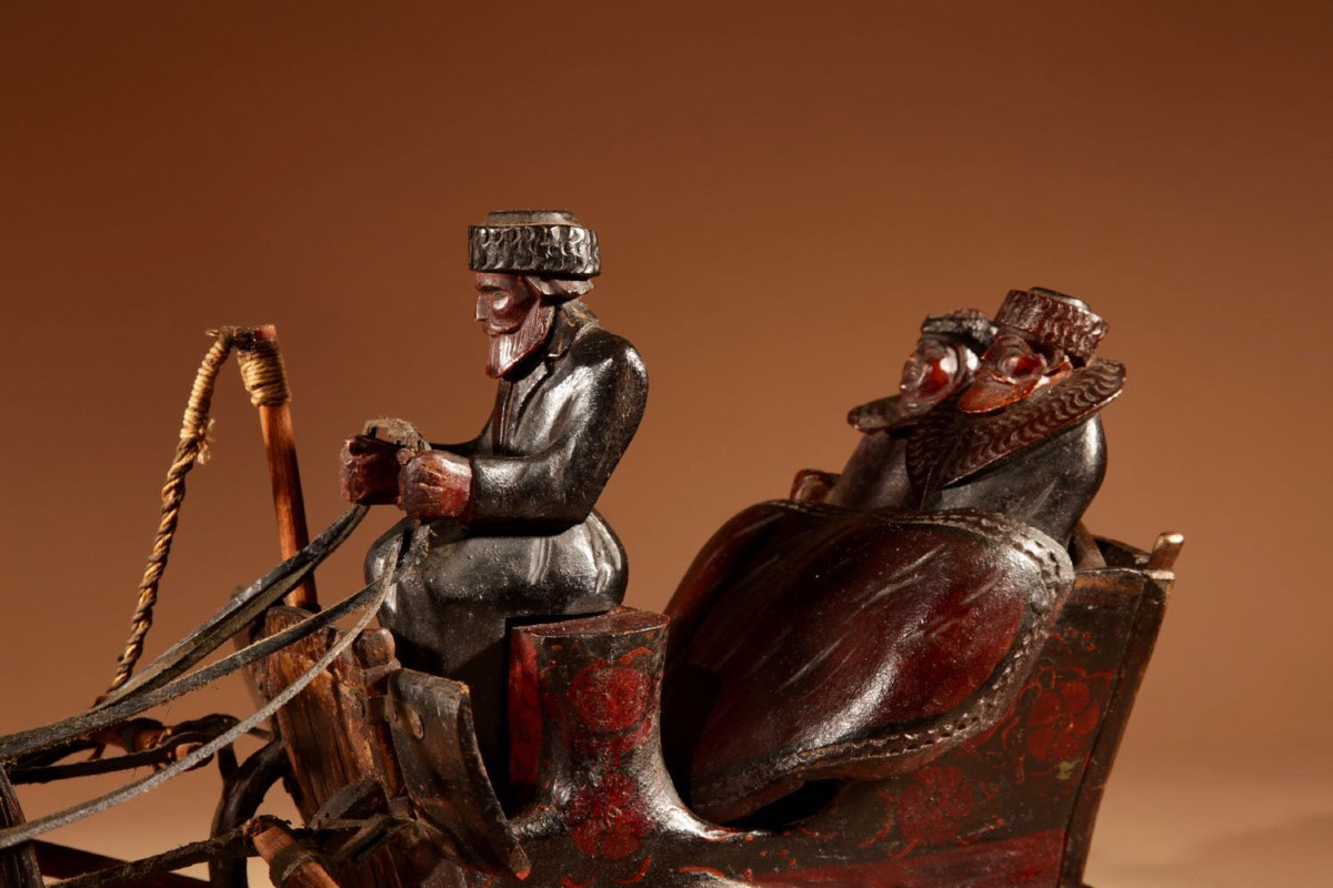 Sculpture de Bogorodskoe, Troïka très finement sculptée d'art populaire russe.-photo-4