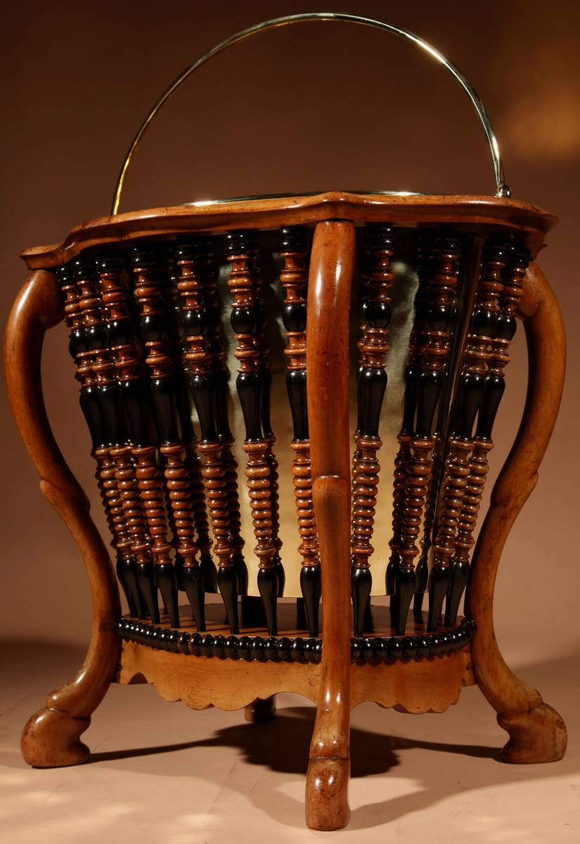 A Victorian Period Magnificent Rare Oval Walnut Peat Bucket / Tea Stove Circa 1850-photo-1