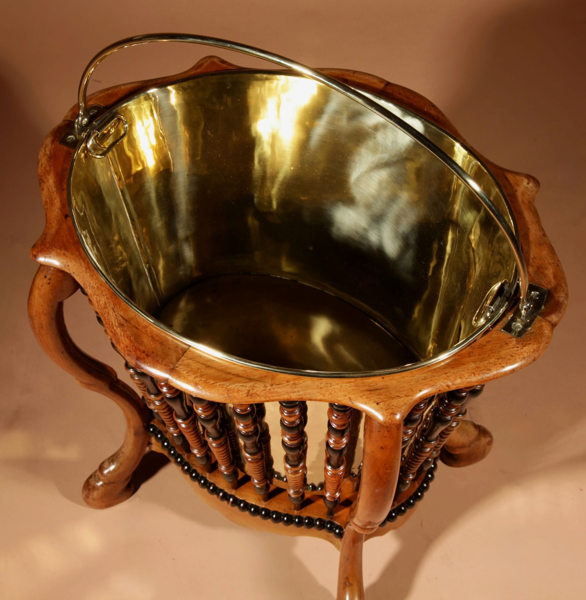 A Victorian Period Magnificent Rare Oval Walnut Peat Bucket / Tea Stove Circa 1850-photo-4