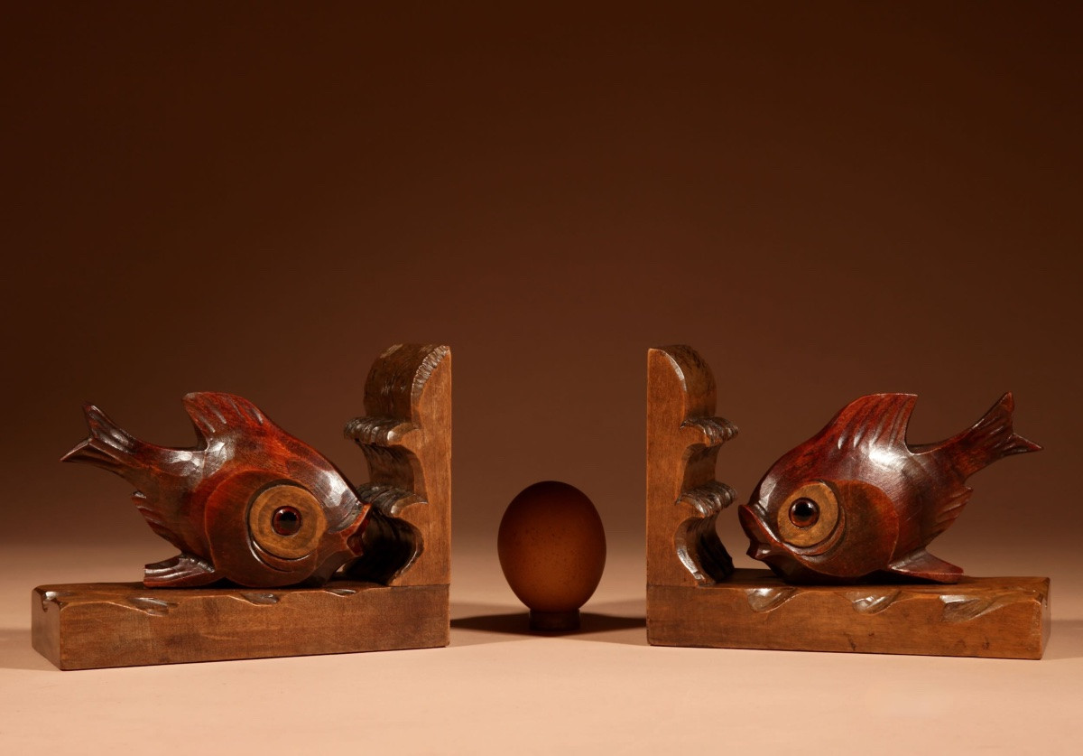 Paire de serre-livres amusants en forme de poissons rouges sculptés, Forêt-Noire, vers 1900/20-photo-6
