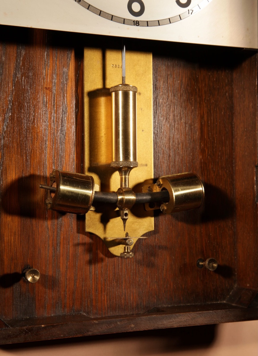 Junghans Ato Stylish Early Electric Oak Wall Clock.-photo-1