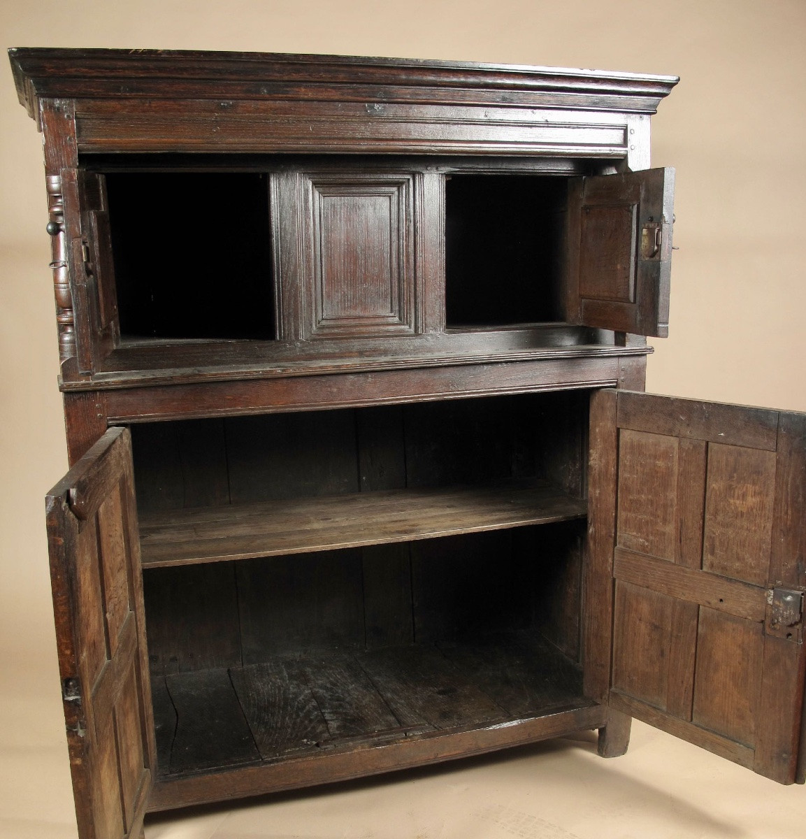 armoire-presse galloise en chêne, vers 1620/50.-photo-3