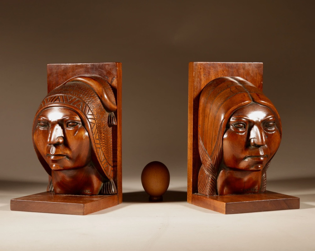Paire de serre-livres sculptés Art Déco en bois dur, signés V. Ramirez, Bolivie, vers 1920-1940-photo-2