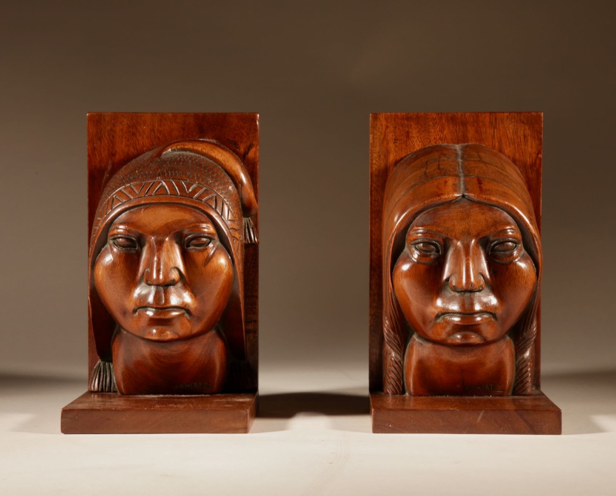 Paire de serre-livres sculptés Art Déco en bois dur, signés V. Ramirez, Bolivie, vers 1920-1940-photo-3