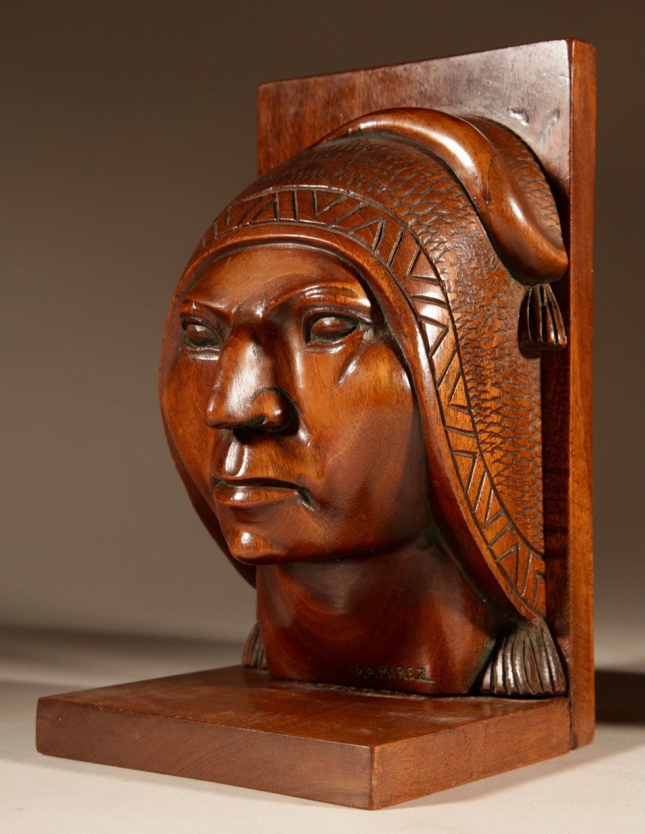 Paire de serre-livres sculptés Art Déco en bois dur, signés V. Ramirez, Bolivie, vers 1920-1940-photo-5