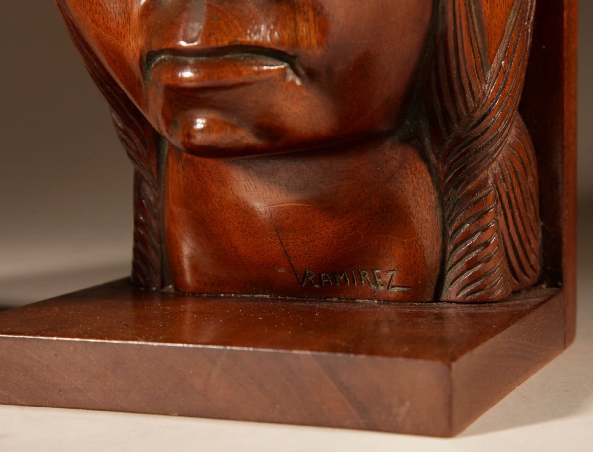 Paire de serre-livres sculptés Art Déco en bois dur, signés V. Ramirez, Bolivie, vers 1920-1940-photo-6